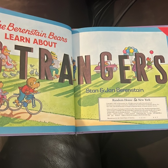 VTG 80s Berenstain Bears Books Learn about Strangers 🙌The Ghost of the forest - Picture 3 of 12